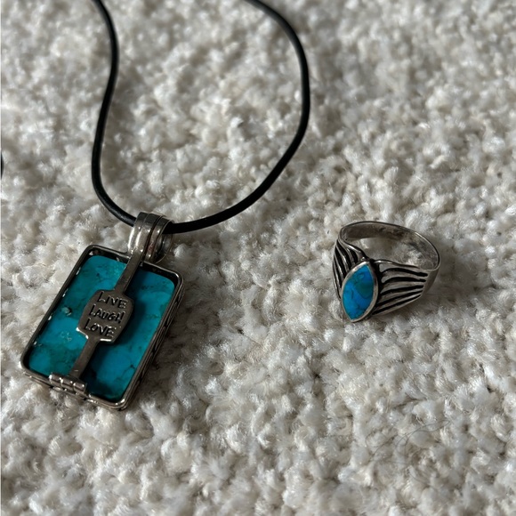 Vintage Collection of Turquoise and Sterling Silver Jewelry - Picture 3 of 10